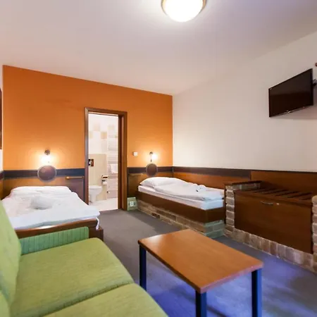 Vinar - & Art Wine Hall Hotel Kurdejov